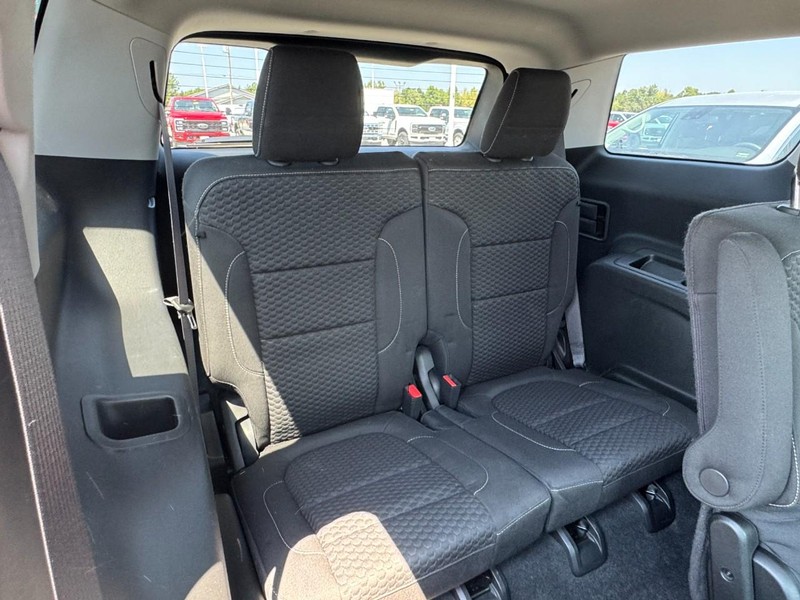 GMC Acadia Vehicle Image 11