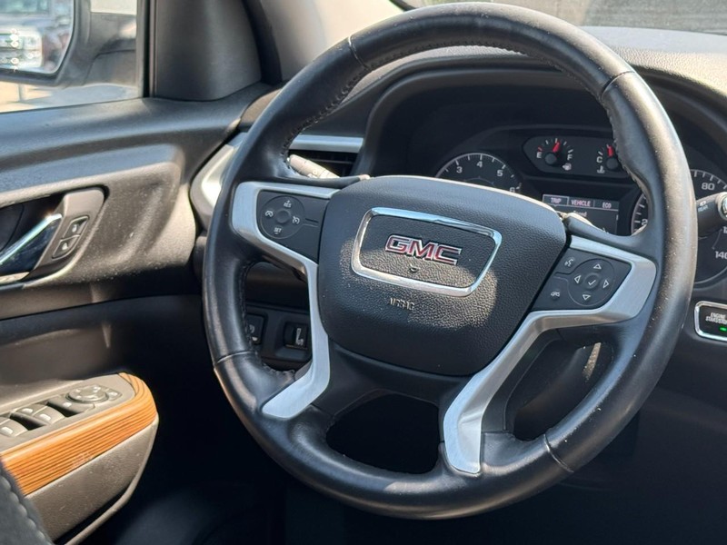 GMC Acadia Vehicle Image 13