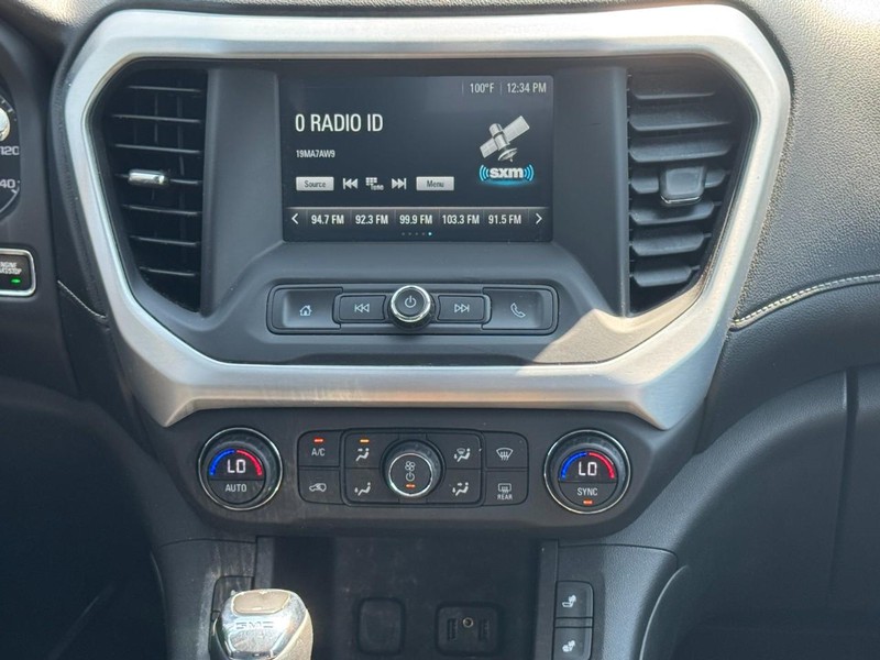 GMC Acadia Vehicle Image 14