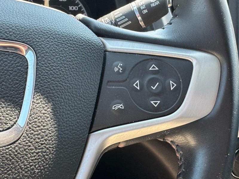 GMC Acadia Vehicle Image 18