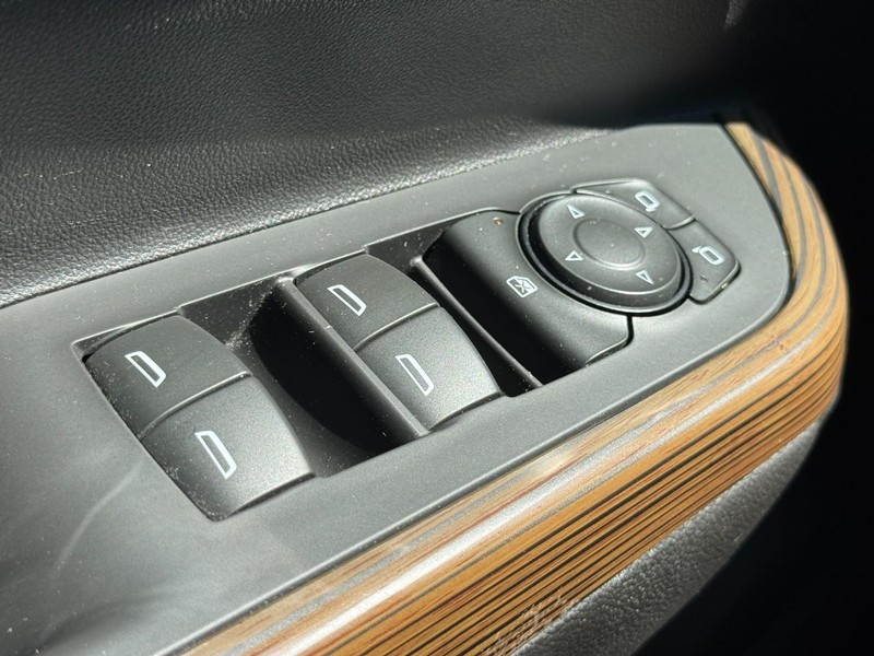 GMC Acadia Vehicle Image 22