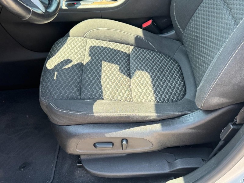 GMC Acadia Vehicle Image 23