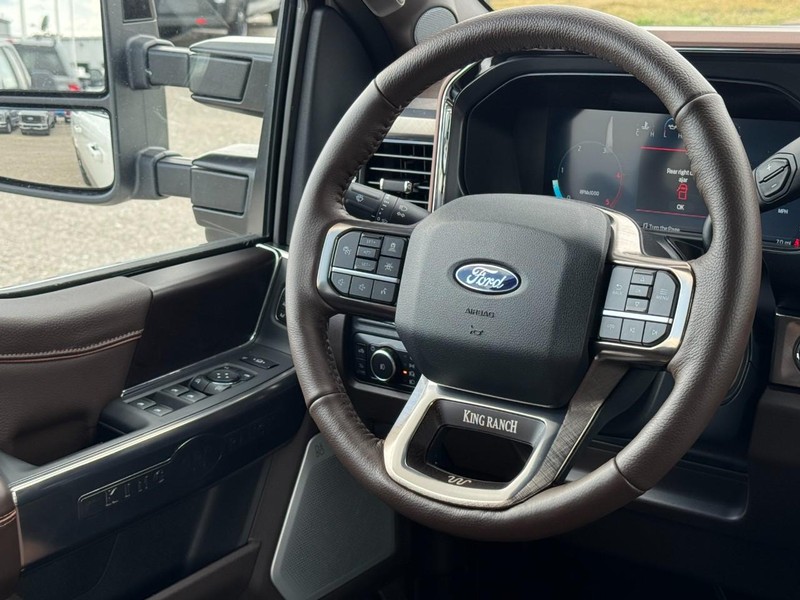 Ford Super Duty F-250 SRW Vehicle Full-screen Gallery Image 7