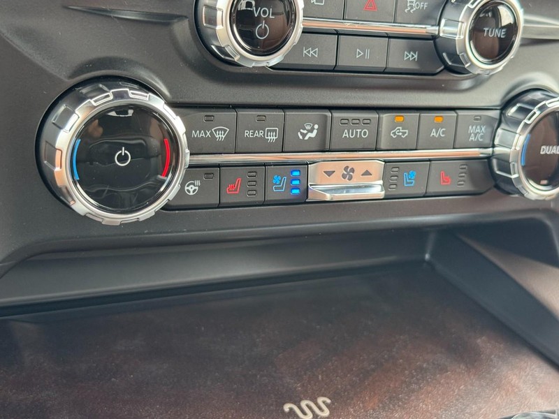 Ford Super Duty F-250 SRW Vehicle Full-screen Gallery Image 13
