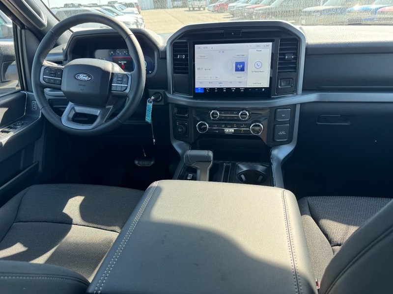 Ford F-150 Vehicle Full-screen Gallery Image 6
