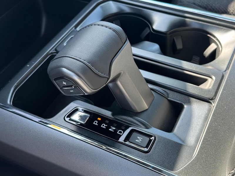 Ford F-150 Vehicle Full-screen Gallery Image 12
