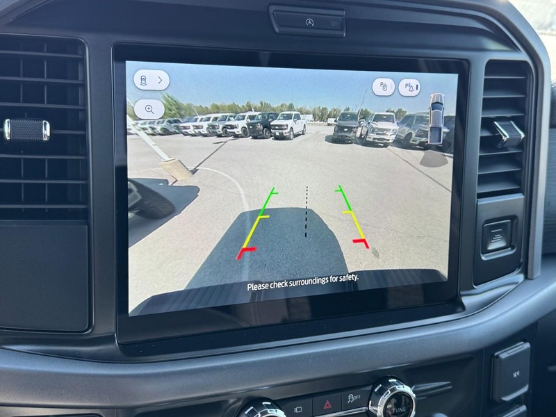 Ford F-150 Vehicle Full-screen Gallery Image 14