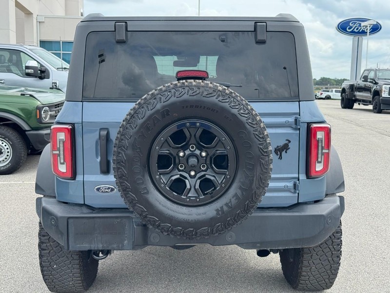 Ford Bronco Vehicle Full-screen Gallery Image 04