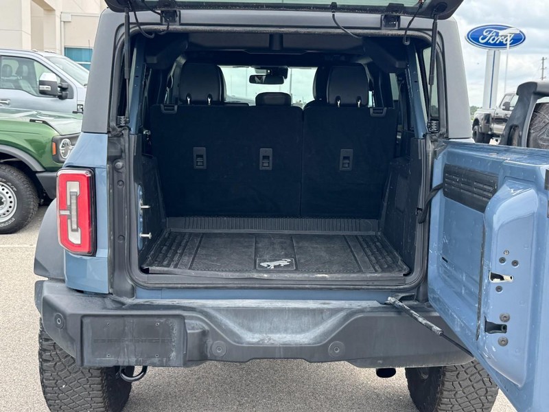 Ford Bronco Vehicle Full-screen Gallery Image 05
