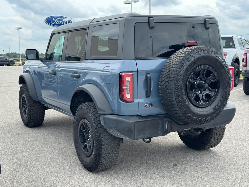 Ford Bronco Vehicle Full-screen Gallery Image 06