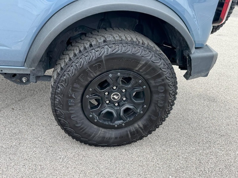 Ford Bronco Vehicle Full-screen Gallery Image 07