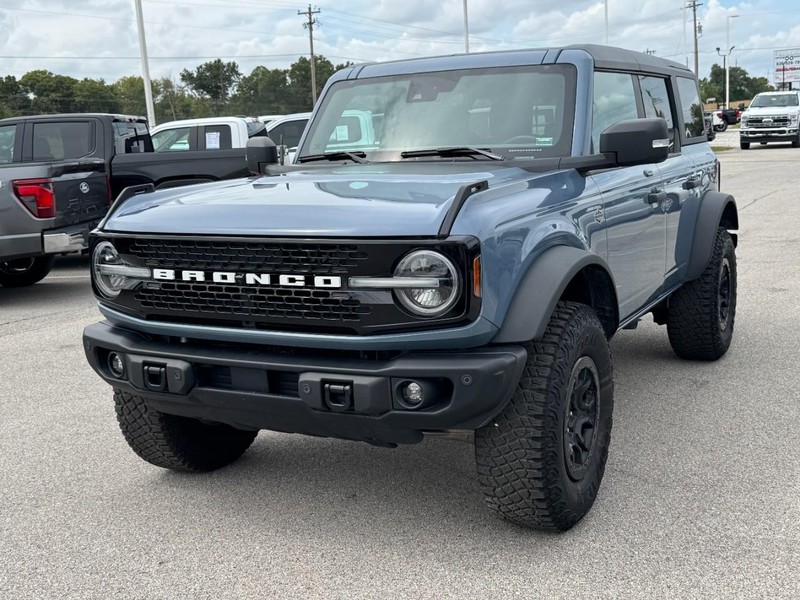 Ford Bronco Vehicle Full-screen Gallery Image 08