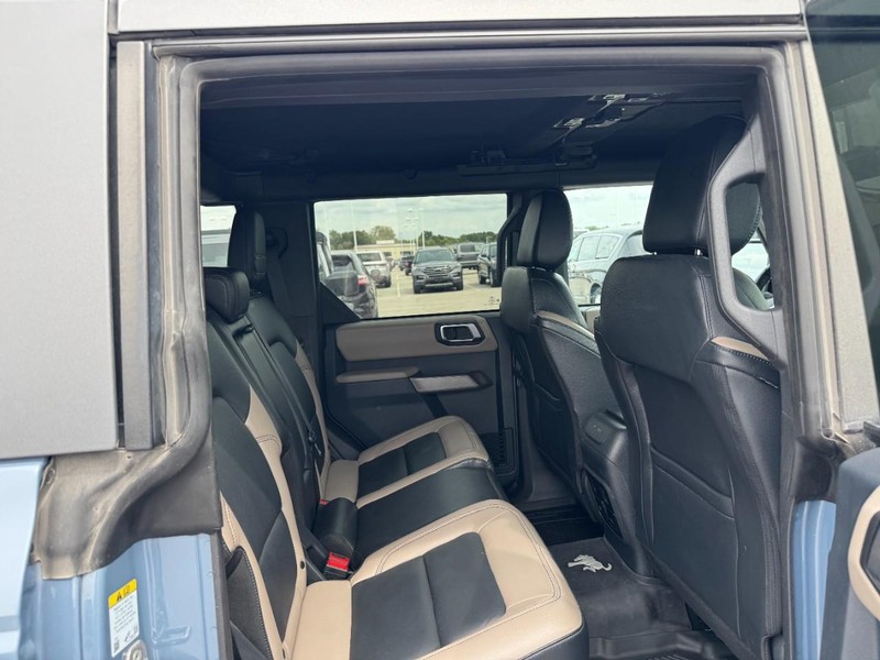 Ford Bronco Vehicle Full-screen Gallery Image 10