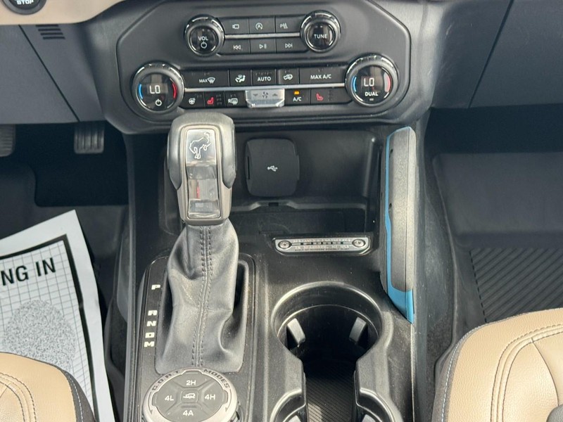 Ford Bronco Vehicle Full-screen Gallery Image 14