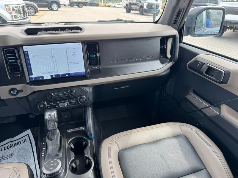 Ford Bronco Vehicle Full-screen Gallery Image 15