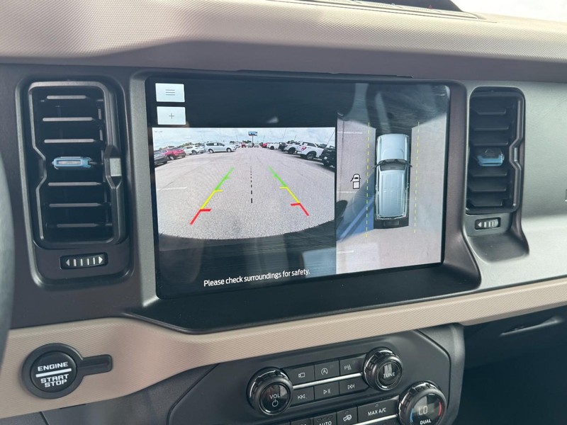 Ford Bronco Vehicle Full-screen Gallery Image 21