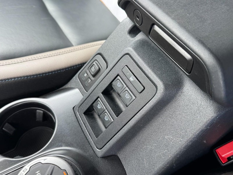 Ford Bronco Vehicle Full-screen Gallery Image 22
