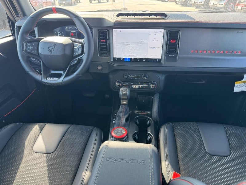 Ford Bronco Vehicle Full-screen Gallery Image 6