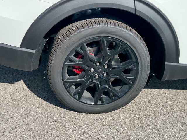 Ford Explorer Vehicle Image 04