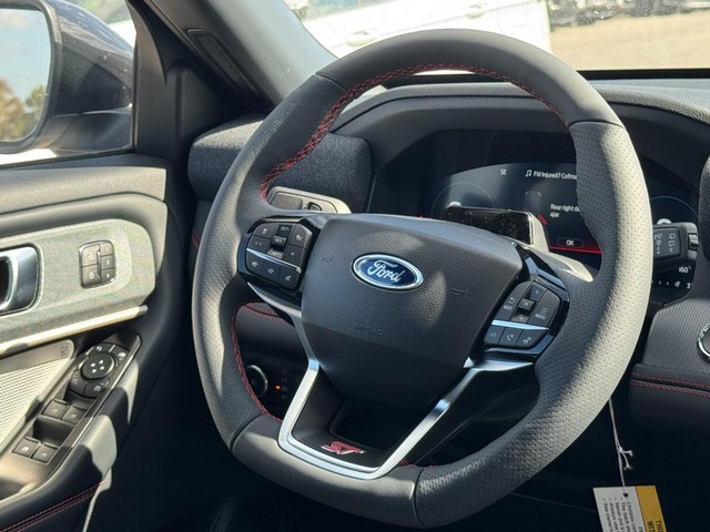 Ford Explorer Vehicle Image 08