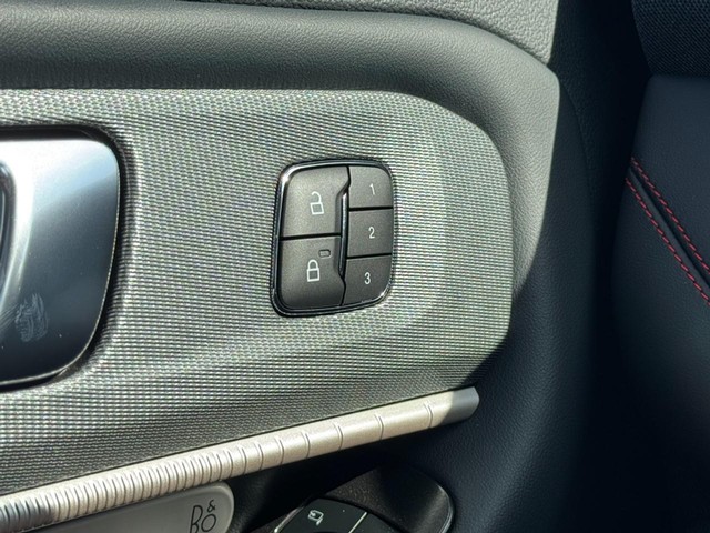 Ford Explorer Vehicle Image 11