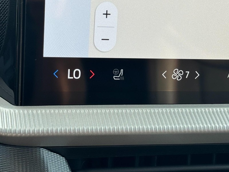Ford Explorer Vehicle Full-screen Gallery Image 15