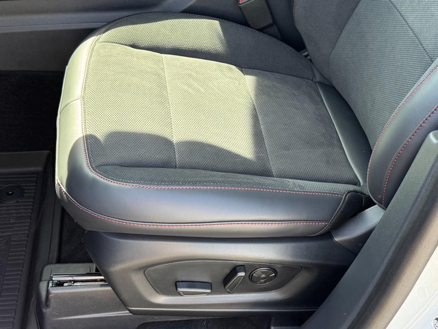 Ford Explorer Vehicle Image 18