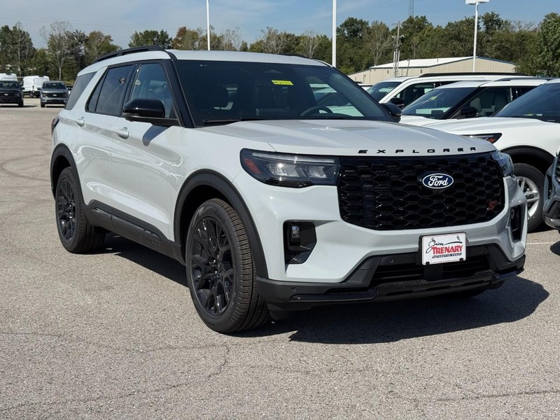 Ford Explorer Vehicle Full-screen Gallery Image 2