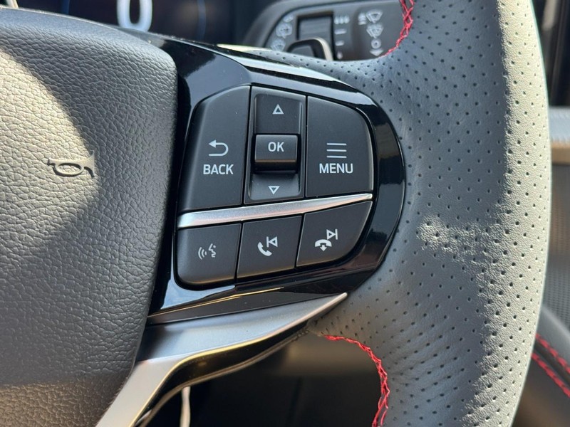 Ford Explorer Vehicle Full-screen Gallery Image 13
