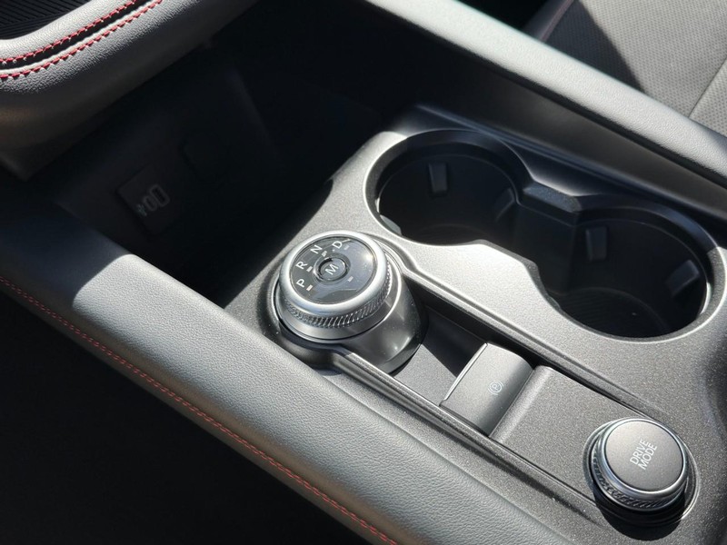 Ford Explorer Vehicle Full-screen Gallery Image 14