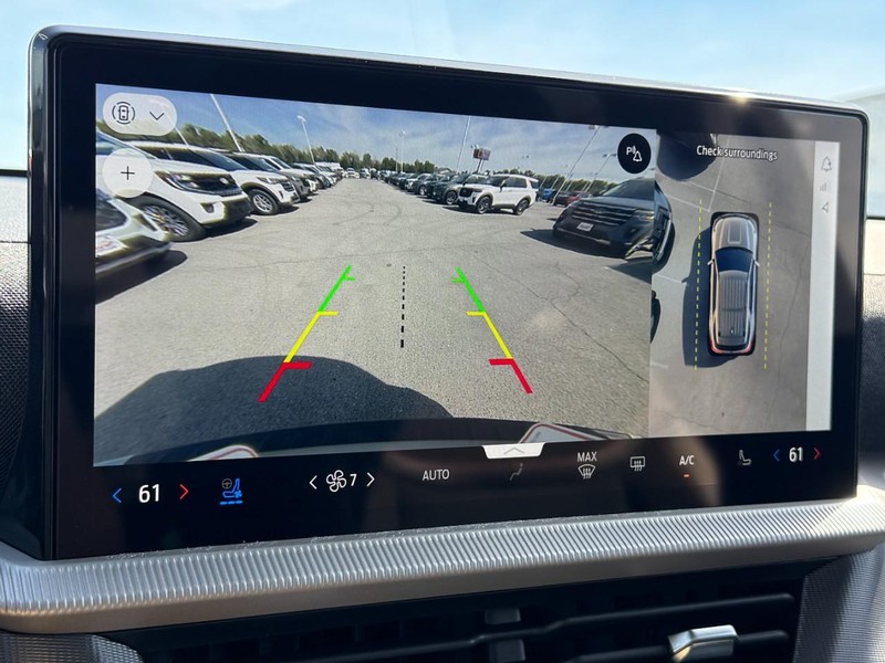 Ford Explorer Vehicle Full-screen Gallery Image 17