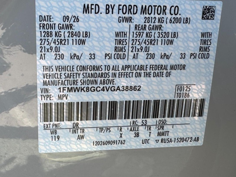 Ford Explorer Vehicle Full-screen Gallery Image 19