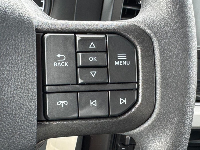 Ford Super Duty F-250 SRW Vehicle Full-screen Gallery Image 11