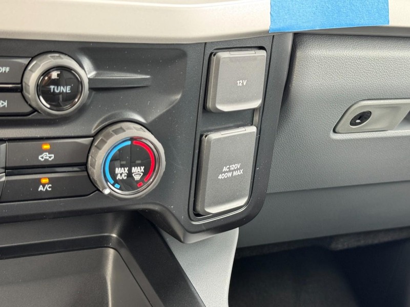 Ford Super Duty F-250 SRW Vehicle Full-screen Gallery Image 12