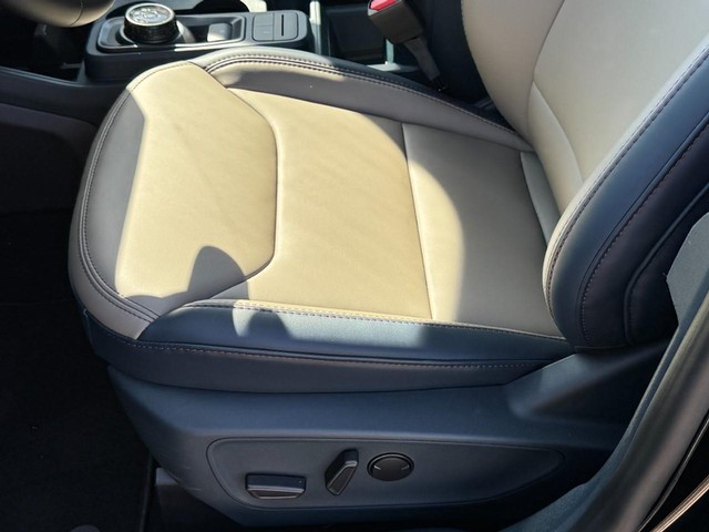 Ford Maverick Vehicle Image 18
