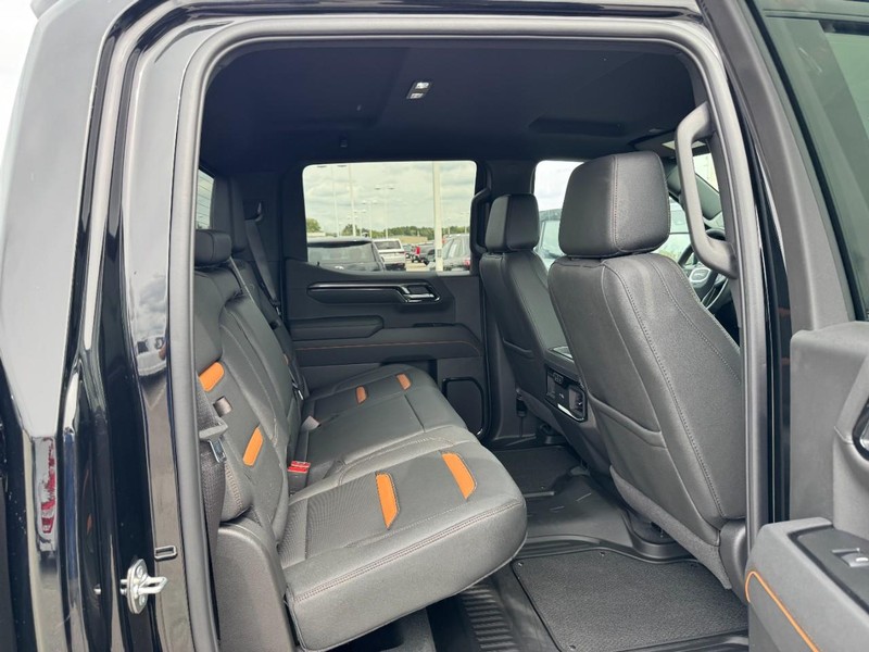GMC Sierra 1500 Vehicle Full-screen Gallery Image 10