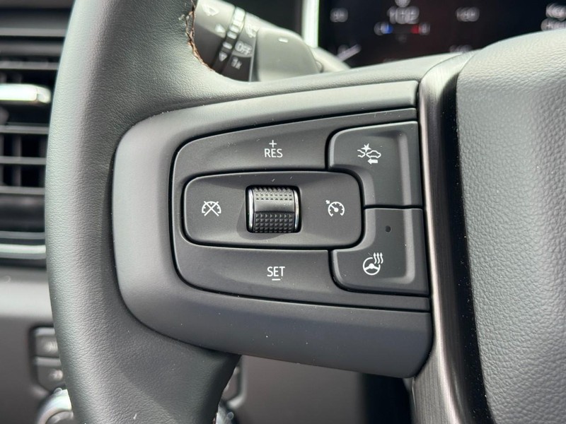 GMC Sierra 1500 Vehicle Full-screen Gallery Image 16