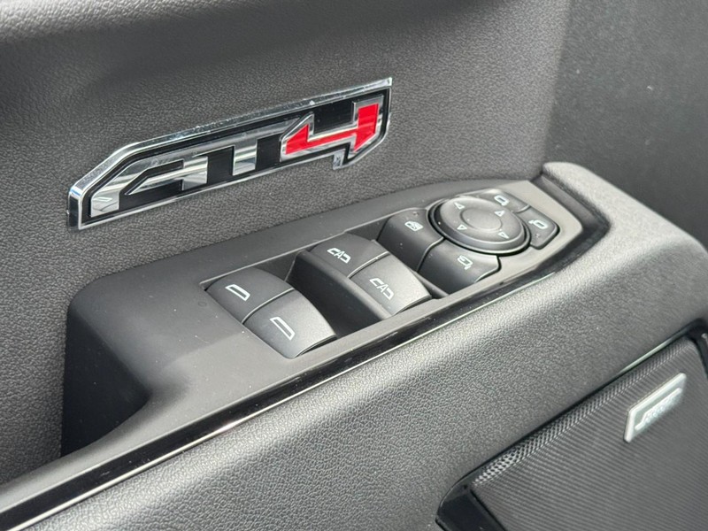 GMC Sierra 1500 Vehicle Full-screen Gallery Image 21