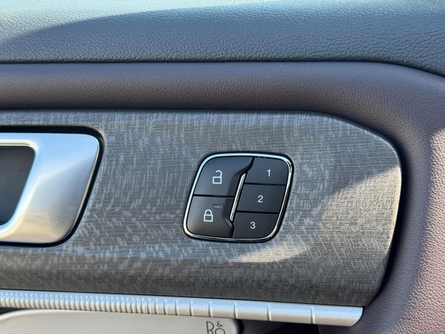 Ford Explorer Vehicle Image 10
