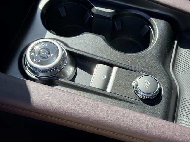 Ford Explorer Vehicle Image 13
