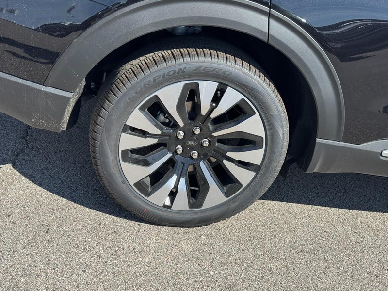Ford Explorer Vehicle Full-screen Gallery Image 4