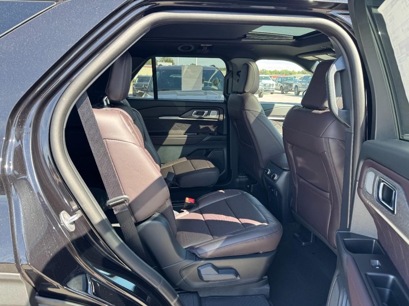 Ford Explorer Vehicle Full-screen Gallery Image 5