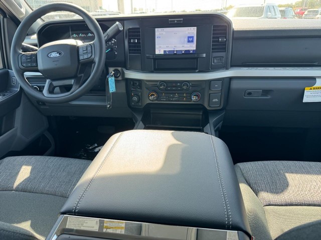 Ford Super Duty F-250 SRW Vehicle Image 06