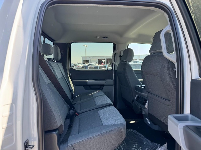Ford Super Duty F-250 SRW Vehicle Full-screen Gallery Image 5