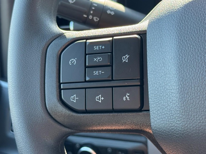 Ford Super Duty F-250 SRW Vehicle Full-screen Gallery Image 10