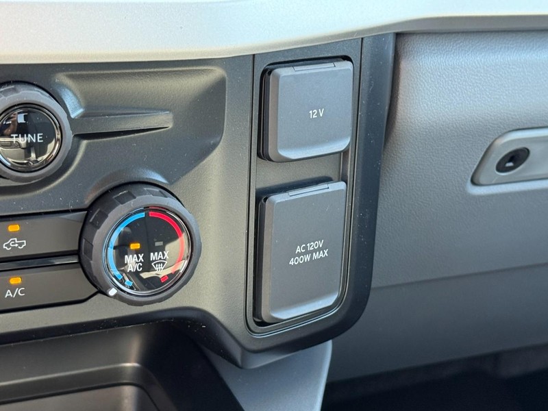 Ford Super Duty F-250 SRW Vehicle Full-screen Gallery Image 12