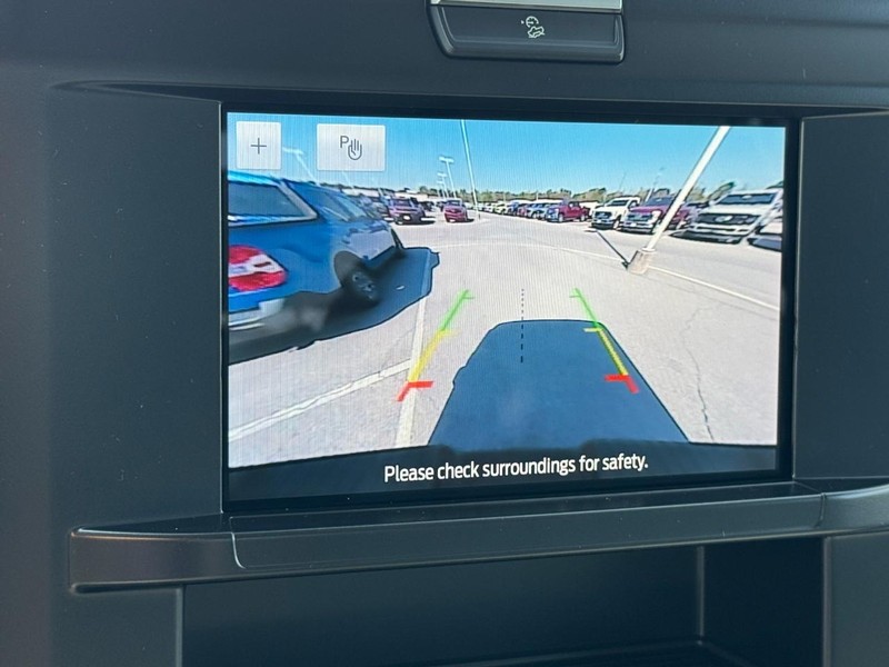Ford Super Duty F-250 SRW Vehicle Full-screen Gallery Image 13