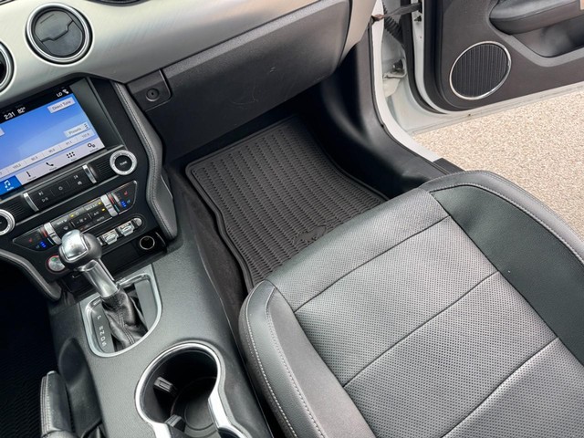 Ford Mustang Vehicle Image 16