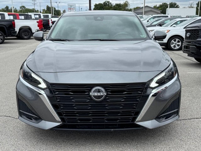 Nissan Altima Vehicle Image 09