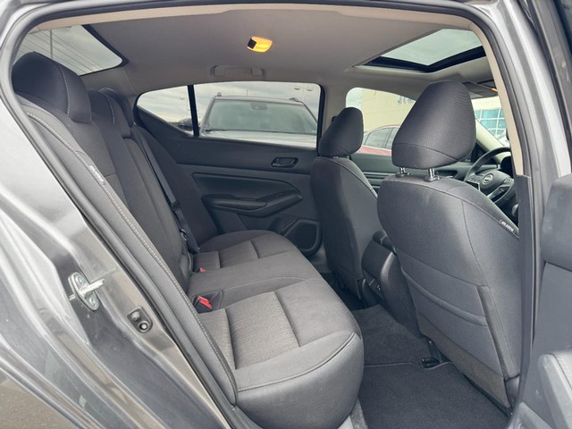 Nissan Altima Vehicle Image 10